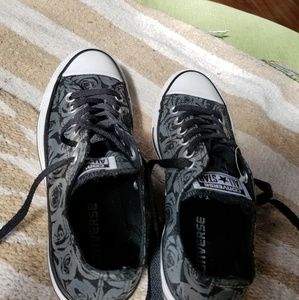 Coverse All Stars with Black Roses